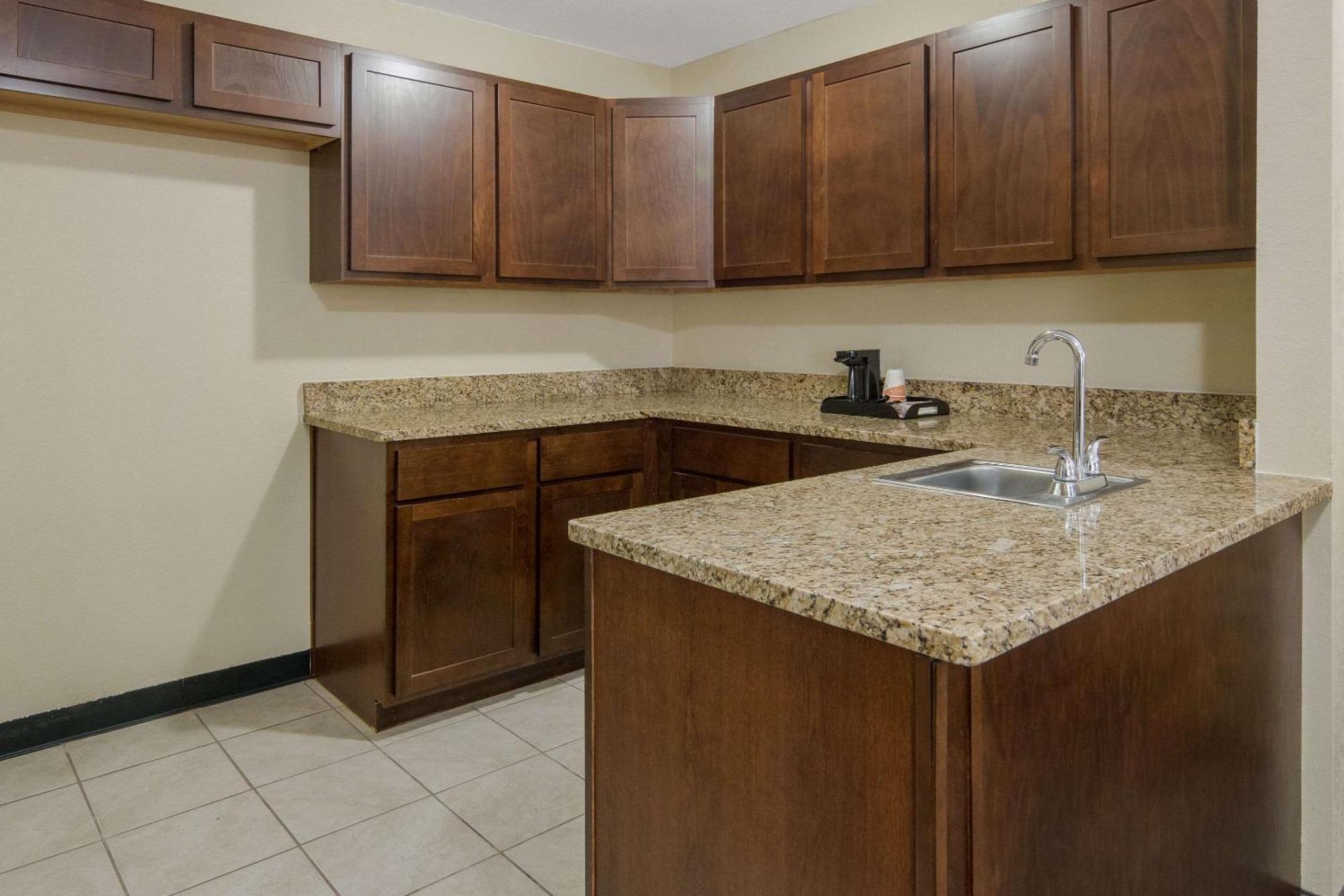 Quality Inn & Suites Roanoke - Fort Worth North Zewnętrze zdjęcie
