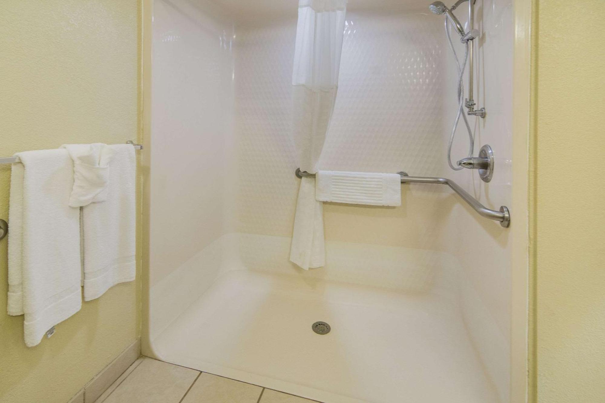 Quality Inn & Suites Roanoke - Fort Worth North Zewnętrze zdjęcie