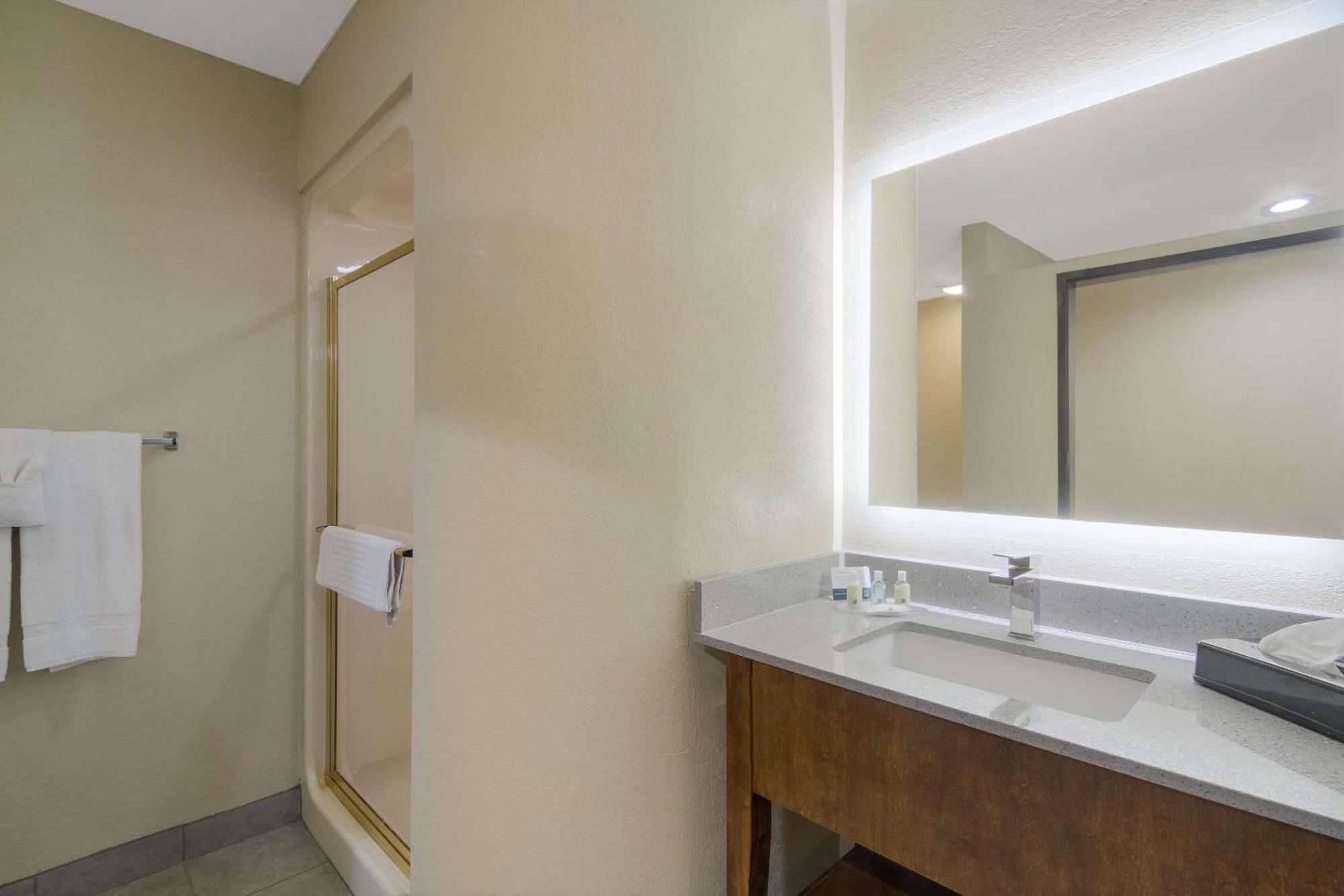 Quality Inn & Suites Roanoke - Fort Worth North Zewnętrze zdjęcie