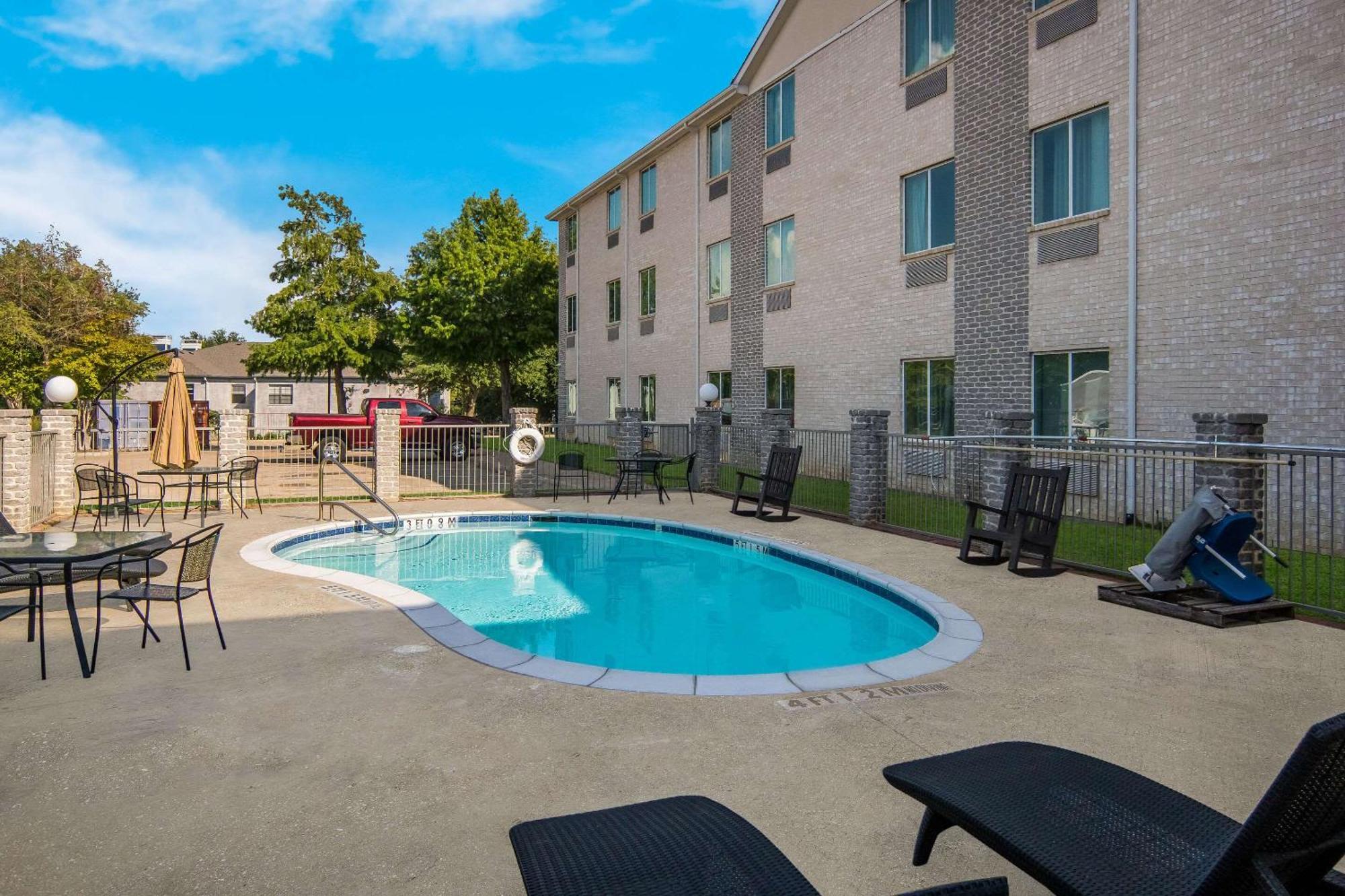 Quality Inn & Suites Roanoke - Fort Worth North Zewnętrze zdjęcie