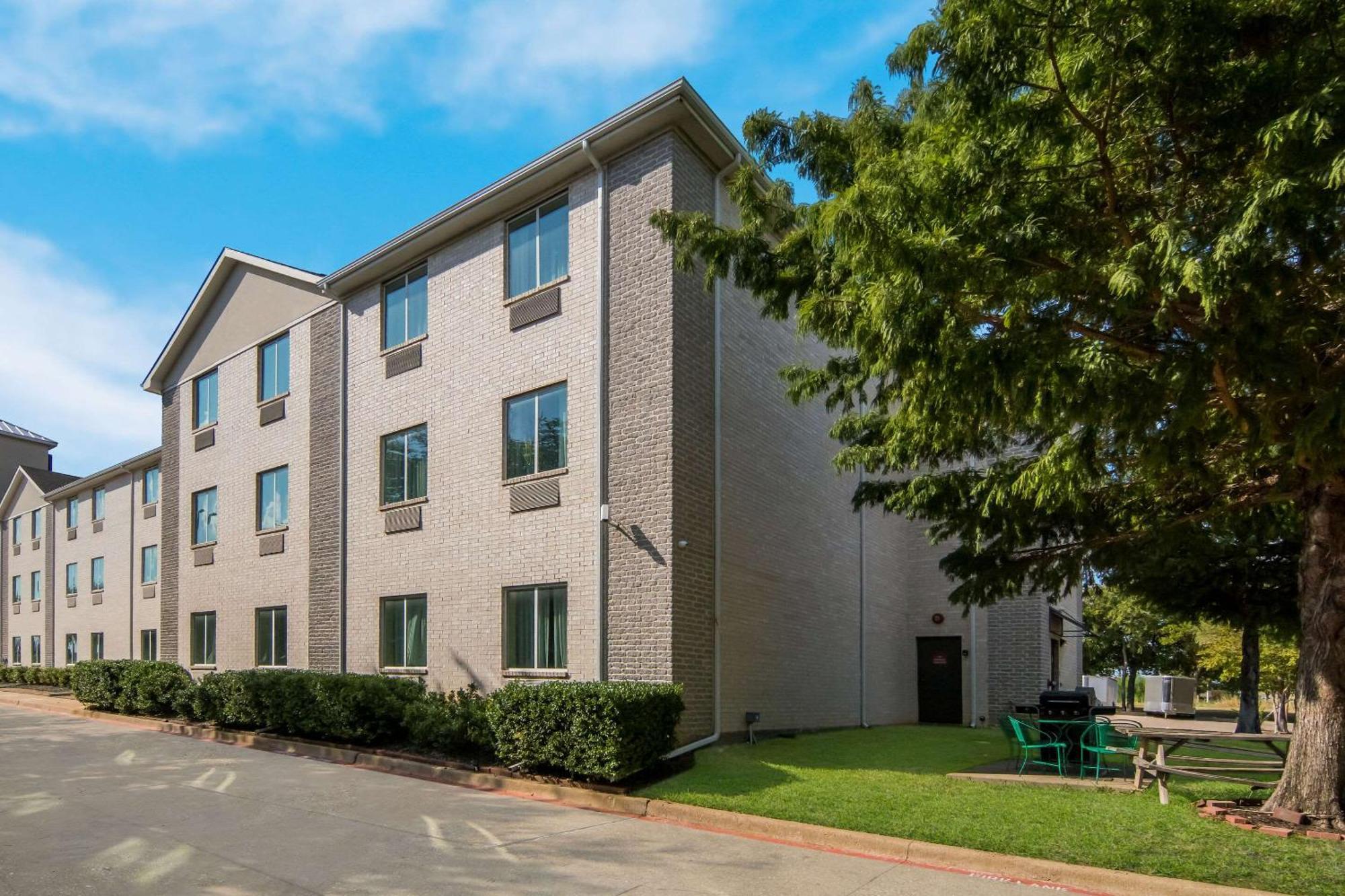 Quality Inn & Suites Roanoke - Fort Worth North Zewnętrze zdjęcie